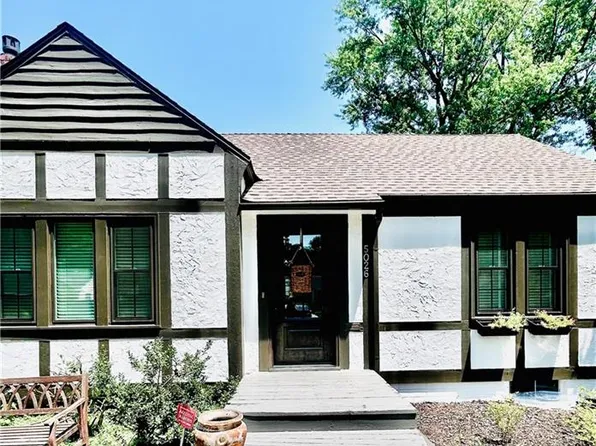 5026 W 72nd Ter, Prairie Village, KS 66208