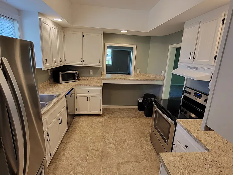 250 E Main St — Photo 8