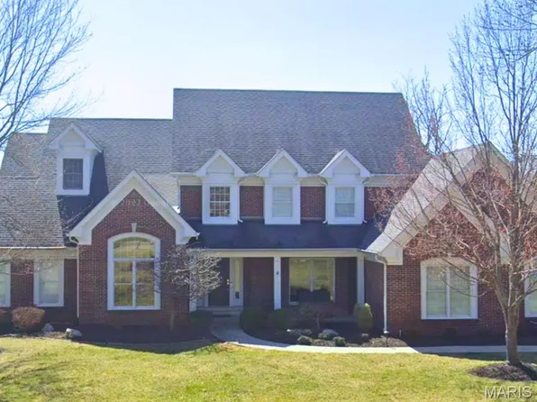 2048 Kingspointe Dr, Chesterfield, MO 63005