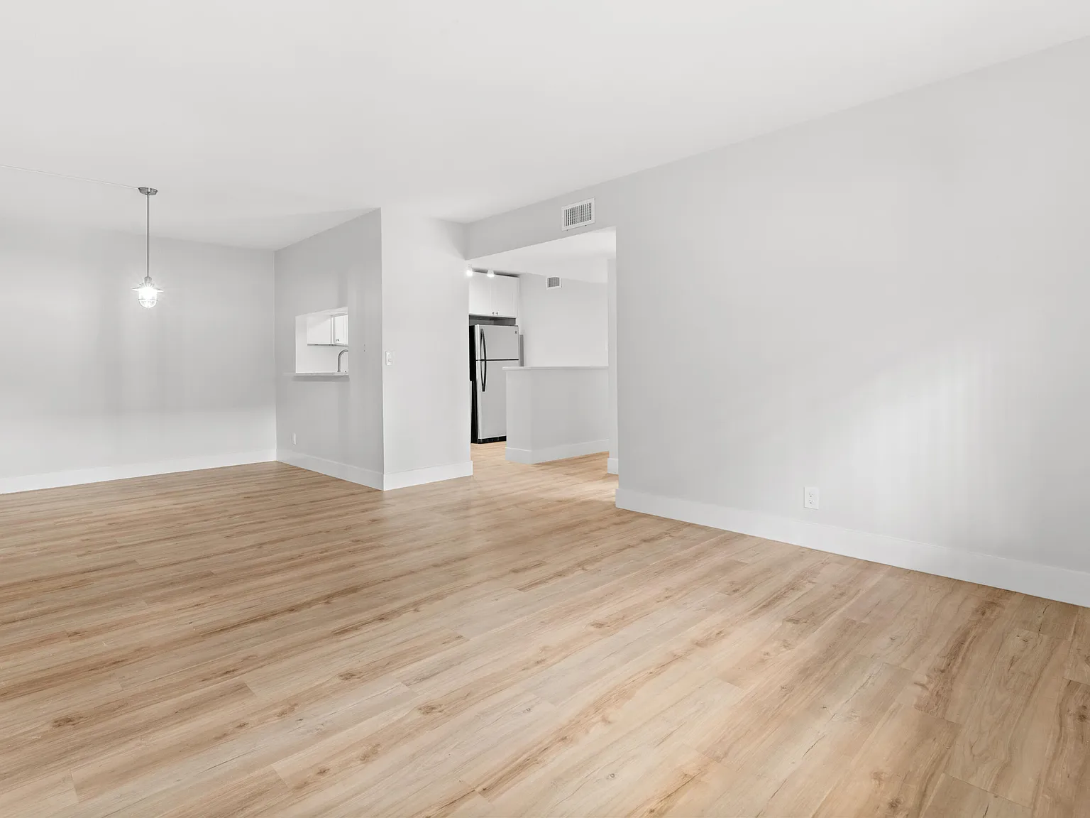 2 bed, 2.0 bath, 980 sqft, $2,400 — Photo 3