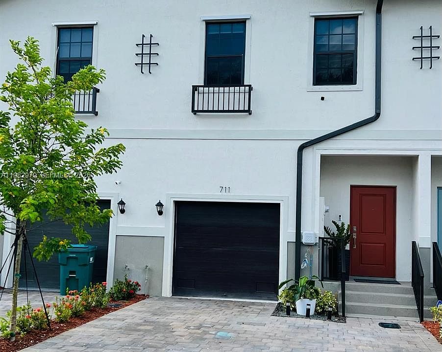 1st image of 711 SW 11th St