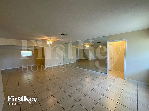 3rd image of 4304 N Shore Dr