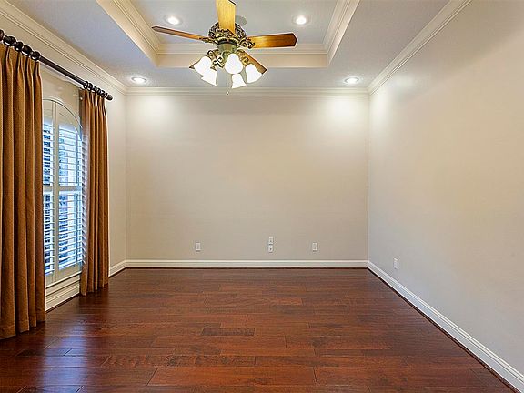 3rd image of 130 River Birch Cir