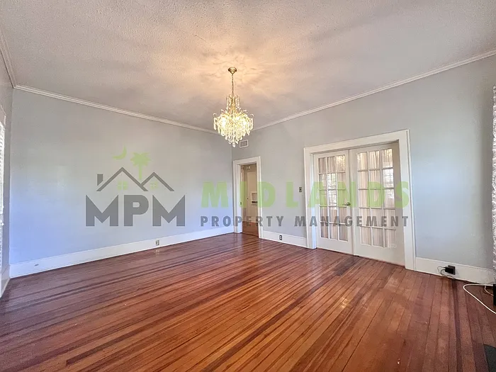 2417 Clark St — Photo 50