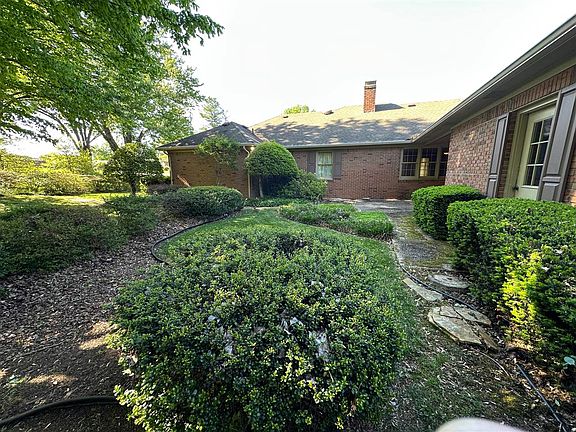 3rd image of 1335 Lois Ln