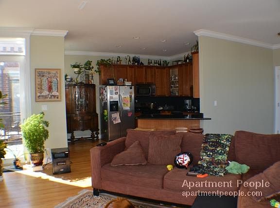2nd image of 2007 W Belmont Ave APT 3N