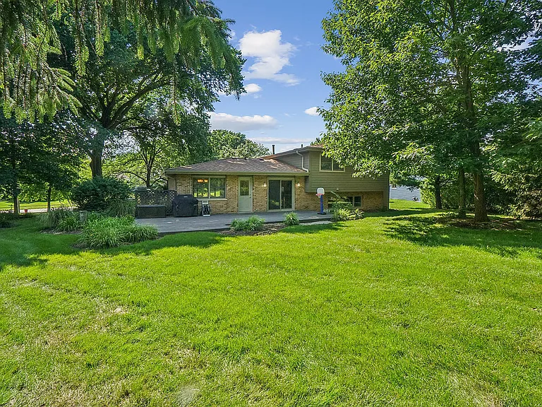 751 Tanglewood Ln — Photo 20