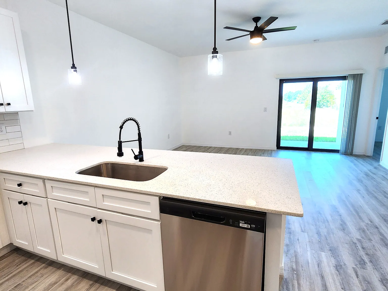 3 bed, 1200 sqft, $1,850 — Photo 3