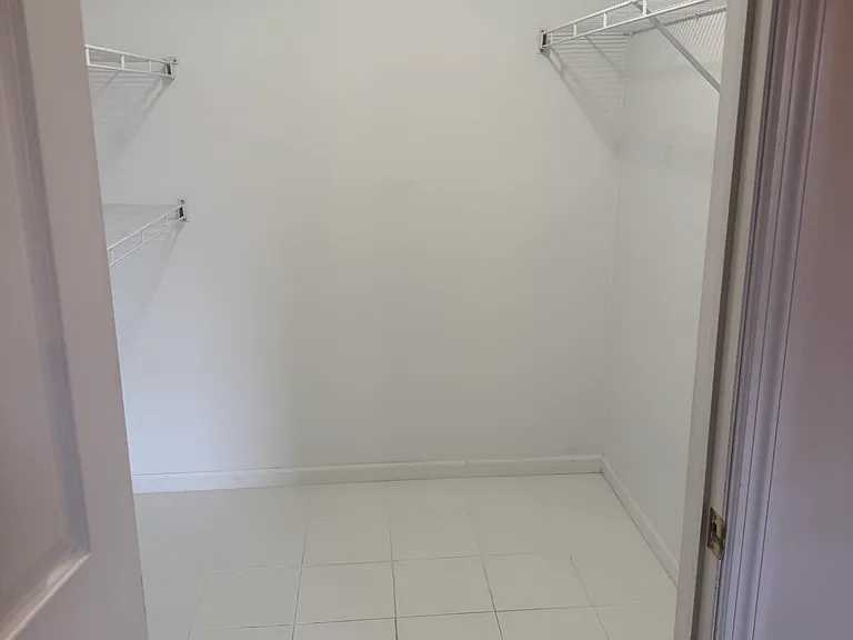 442 Beaumont Ct — Photo 2
