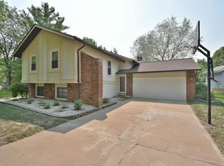 522 Red Bridge Ct, Ballwin, MO 63021