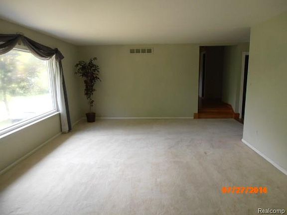 5th image of 25762 Castlereigh Dr