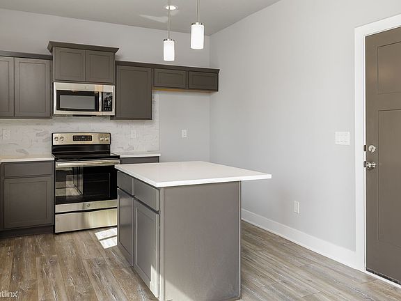 1904 NE Heritage Dr-3