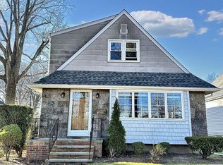 601 Albert St, New Hyde Park, NY 11040