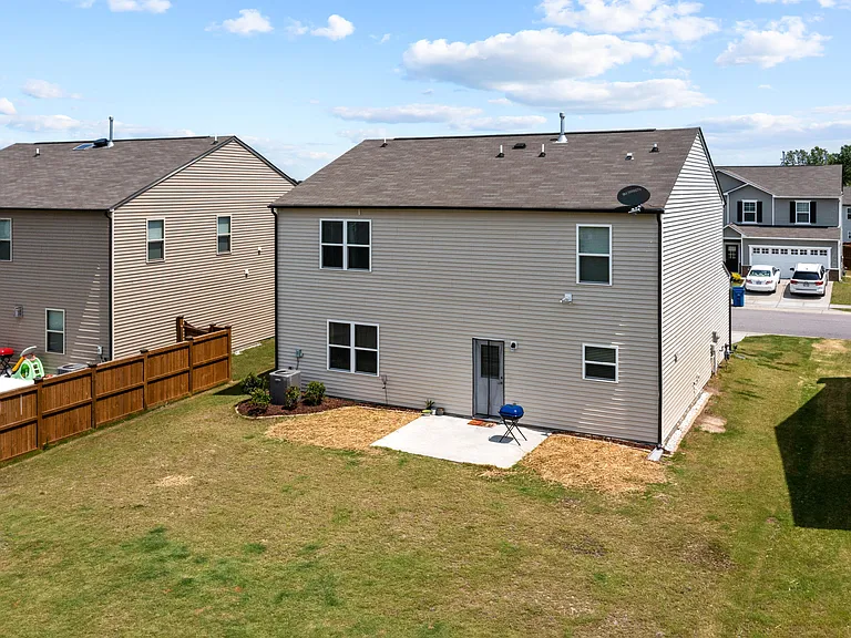 8032 Remington Heights Dr — Photo 36