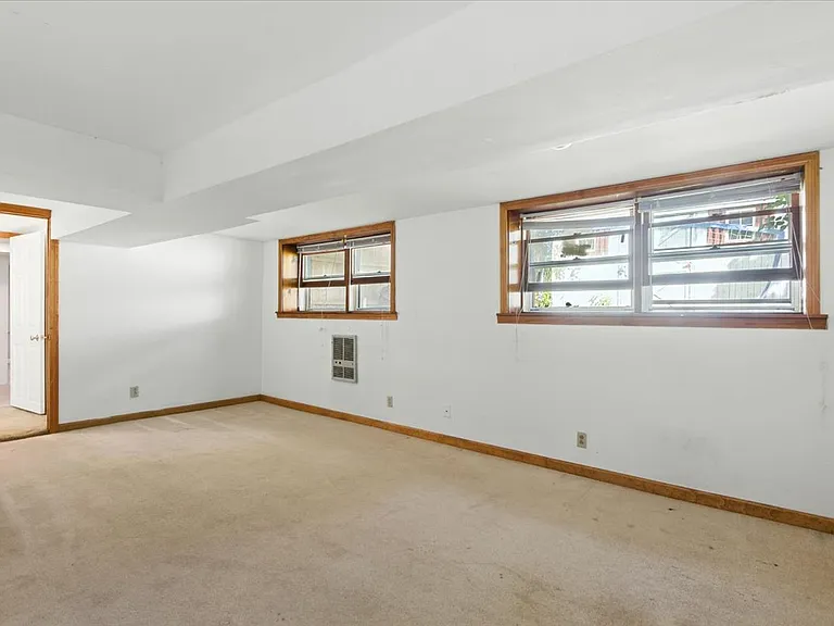 18 Maplewood Dr — Photo 35