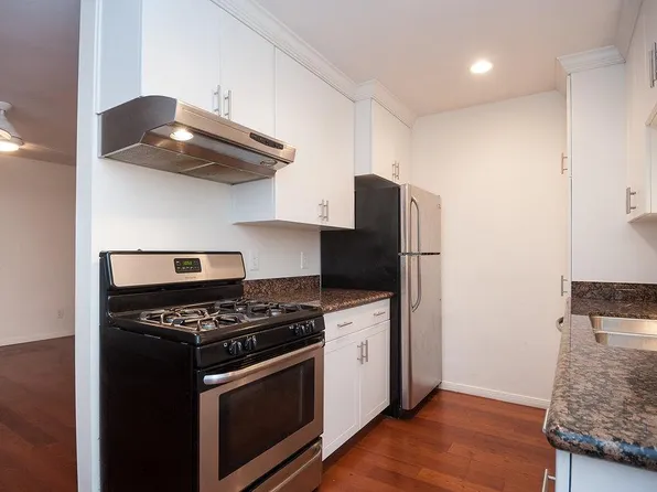 863 Sapphire St APT 12, San Diego, CA 92109