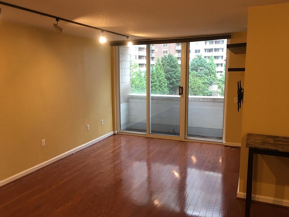 1st image of 880 N Pollard St APT 303