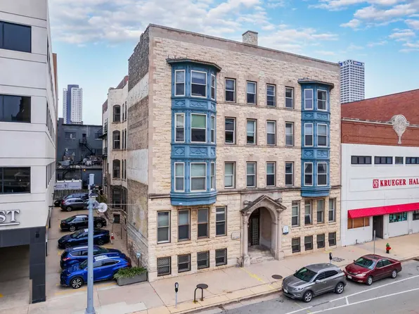 828 N Milwaukee St APT 9, Milwaukee, WI 53202