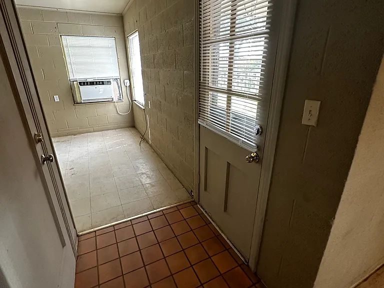 2404 Oak Dr — Photo 9