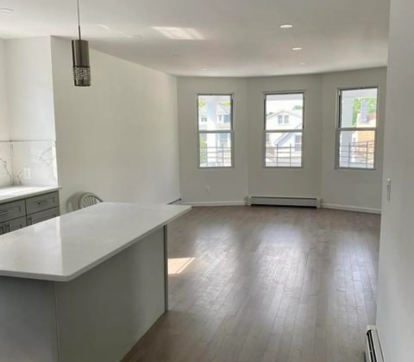 3 bed, $3,000 — Photo 1
