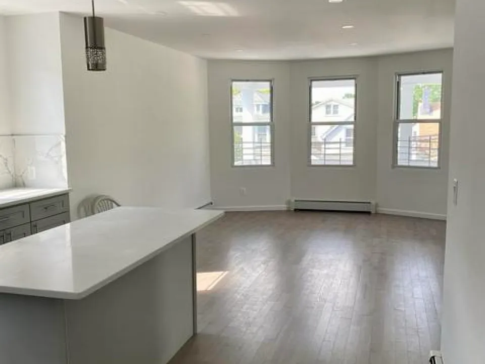 332 Hillside Ave #2