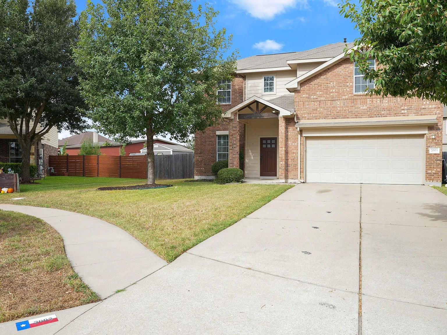 3 bed, 2.5 bath, 2106 sqft, $2,400 — Photo 2