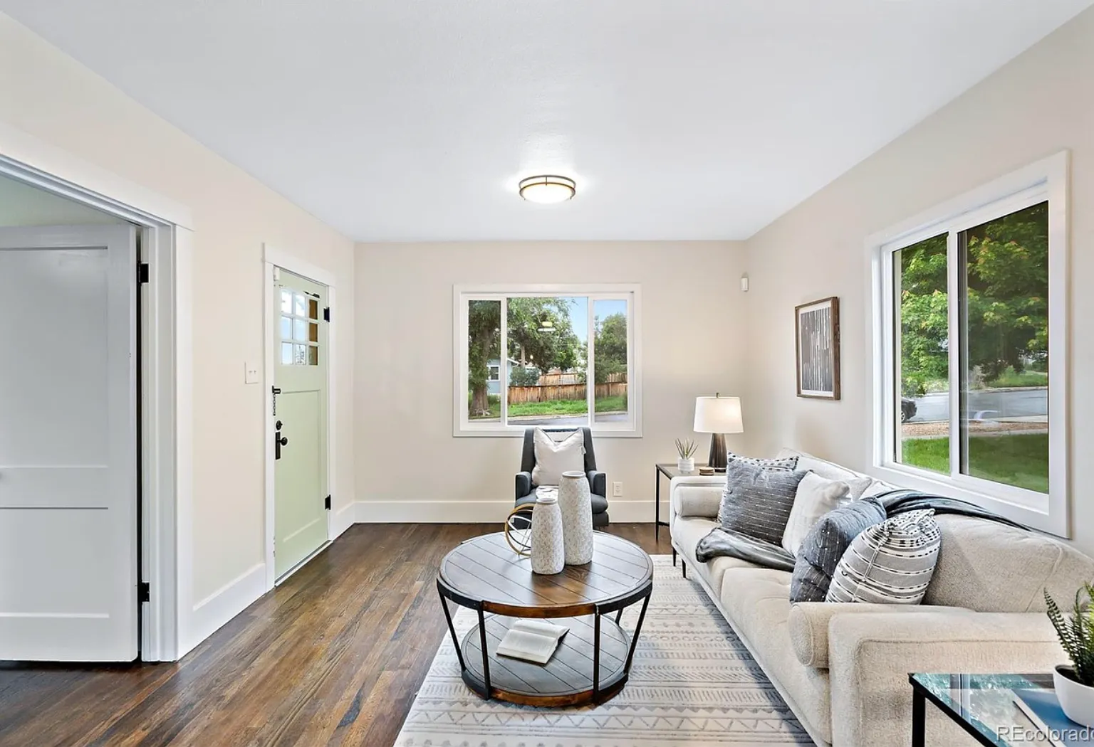 4 bed, 1876 sqft, $4,300 — Photo 4