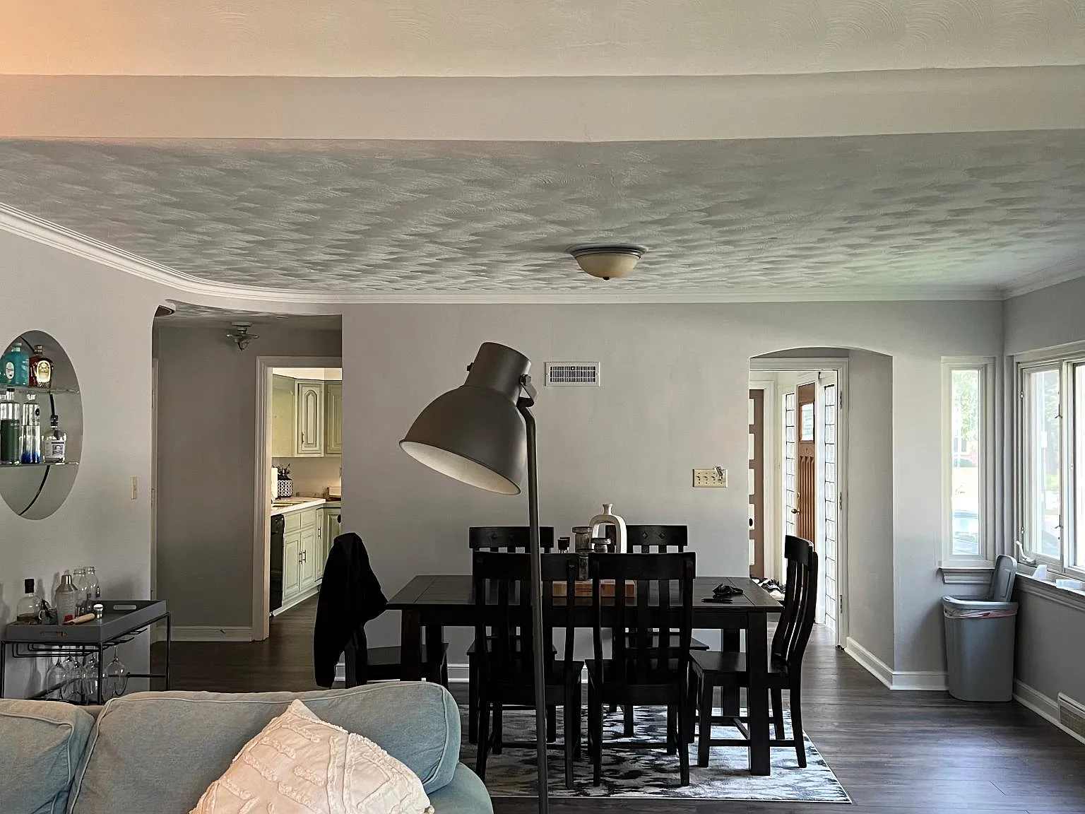 402 W Hampton Dr — Photo 2