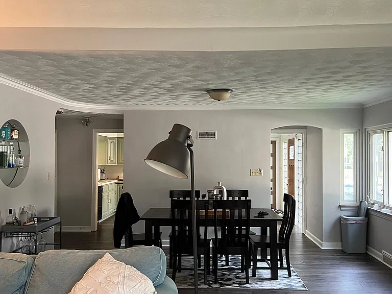 402 W Hampton Dr — Photo 2