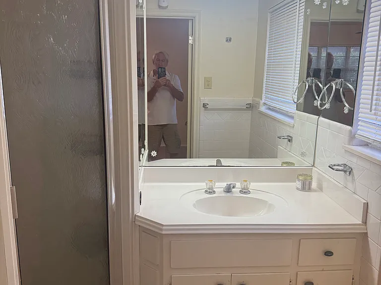 2121 Woodhaven Dr — Photo 8