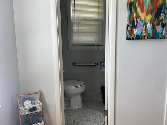 4th image of 6506 Western Ave