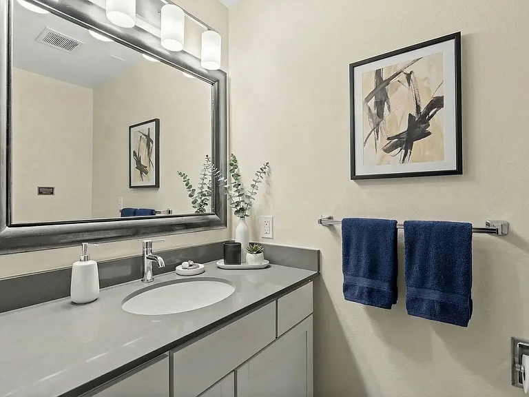 Creekside Apartments — Photo 24