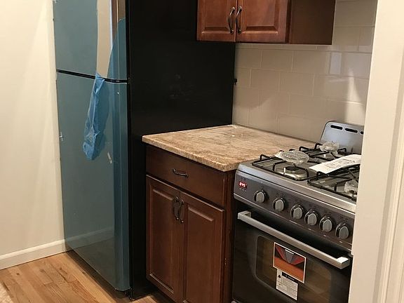 2nd image of 24 Whitwell Pl #1