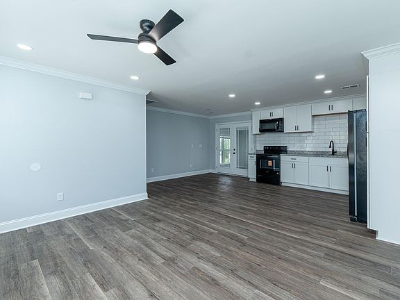 3rd image of 120 Penelope Ln
