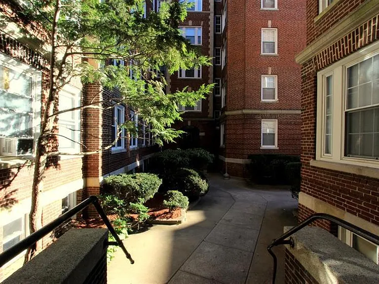 5-7 Craigie Cir #43 — Photo 13