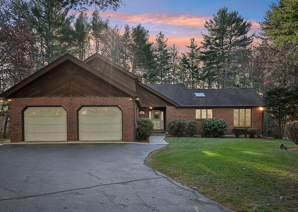 1st image of 12 Surrey Dr