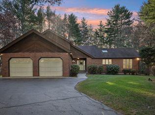 12 Surrey Dr, Lakeville, MA 02347
