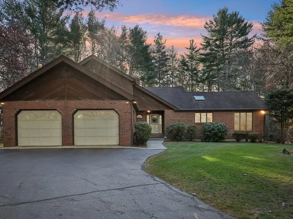 12 Surrey Dr, Lakeville, MA 02347