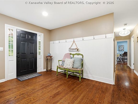 5th image of 1693 Carey Pl