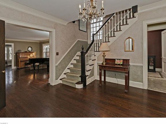 3rd image of 14616 Larchmere Blvd