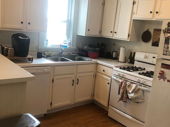 4th image of 1523 N Cass St #B