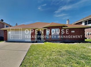 204 Quail Trail Ln, Arlington, TX 76002