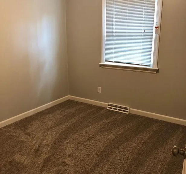 1608 Barberry Ln — Photo 5