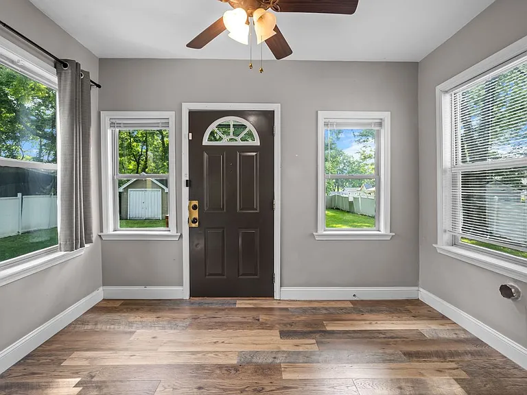 419 S Van Buren Ave — Photo 17