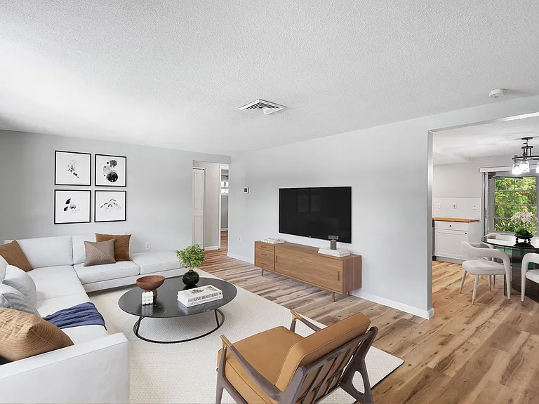 7913 Raintree Dr — Photo 2