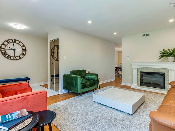 4th image of 4 Turnberry Ln