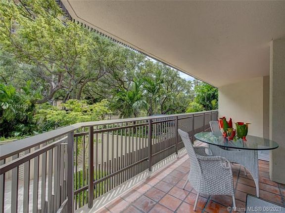 5th image of 2901 S Bayshore Dr APT 2G