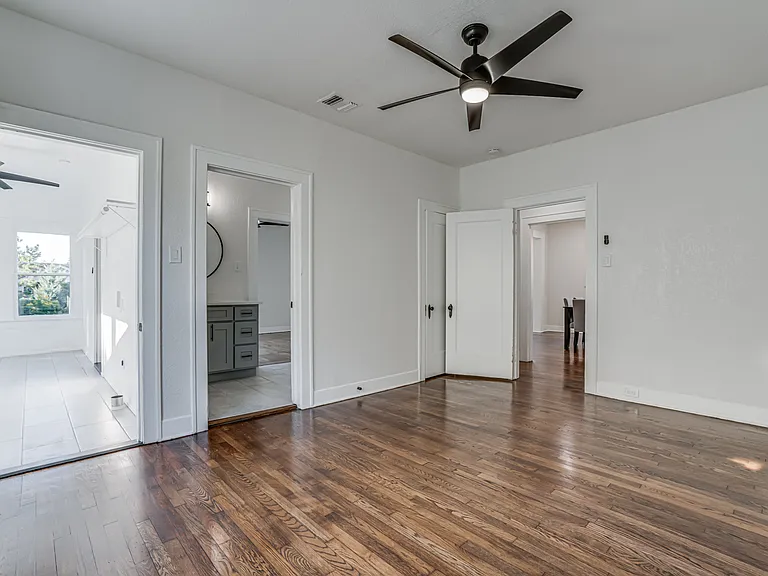 2035 W Summit Ave — Photo 27