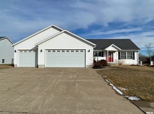501 Mill Ridge Rd, Clinton, IA 52732