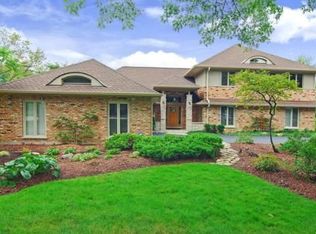 602 Lakewood Ct, Oak Brook, IL 60523